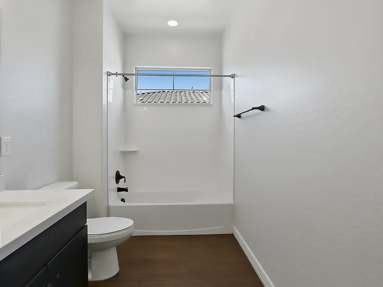 227 E Beatryce St — Photo 37