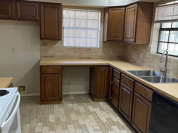 2nd image of 3009 Pelican Ave #1