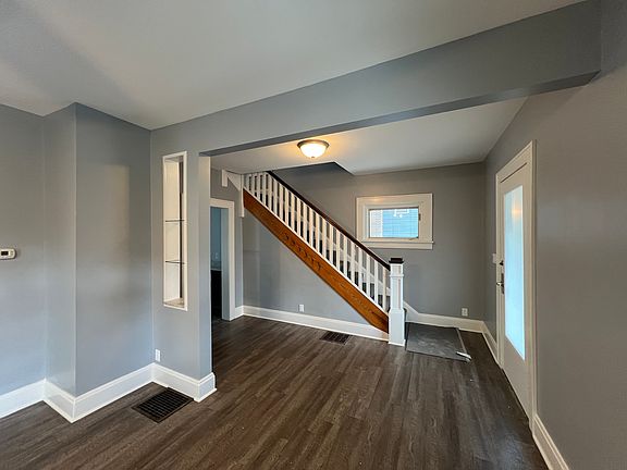 4th image of 180 Granville St