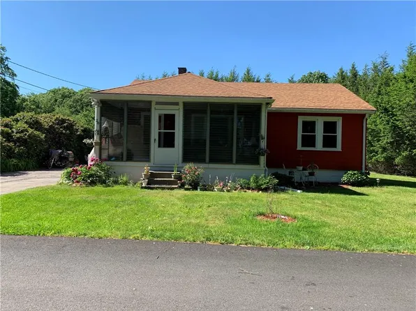 28 Old Reservoir Rd, Cumberland, RI 02864