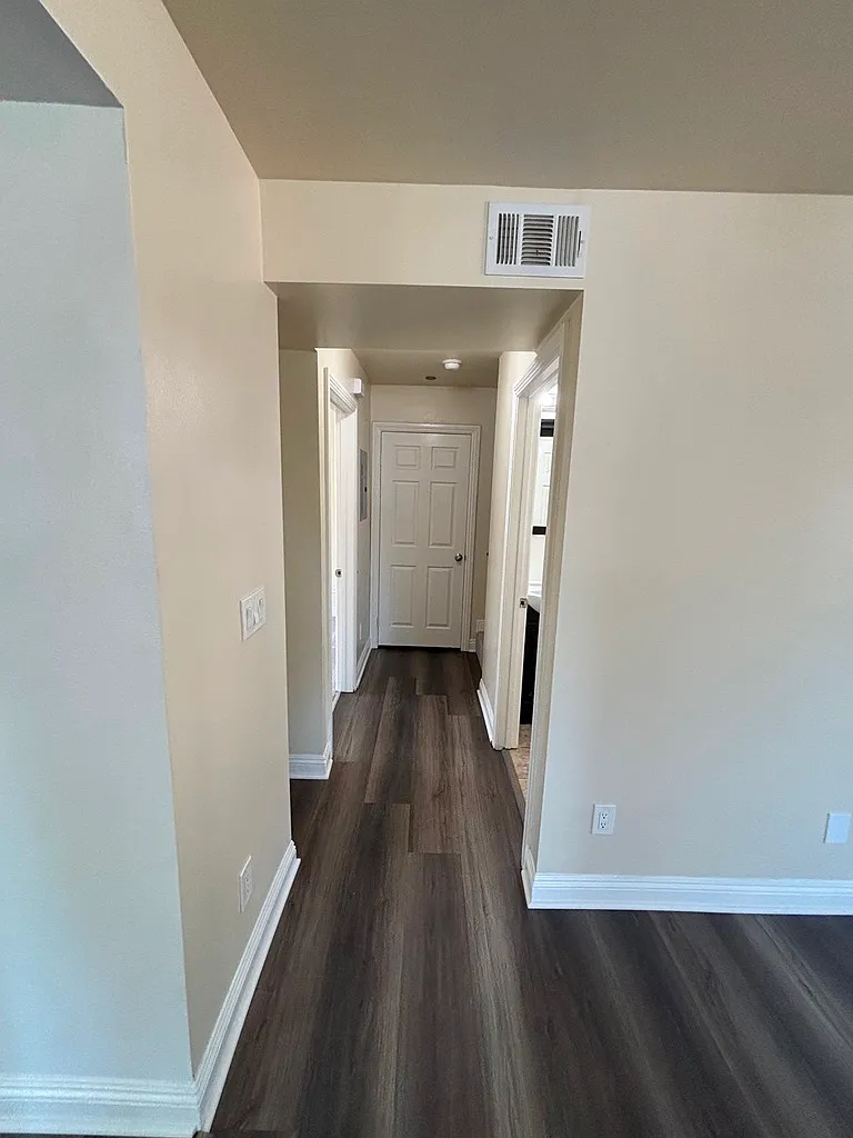 5 bed, 1753 sqft, $4,200 — Photo 3