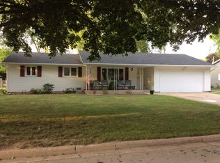 1194 April Ln, Green Bay, WI 54304