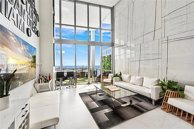 1100 Biscayne Blvd #LPH6105 — Photo 4