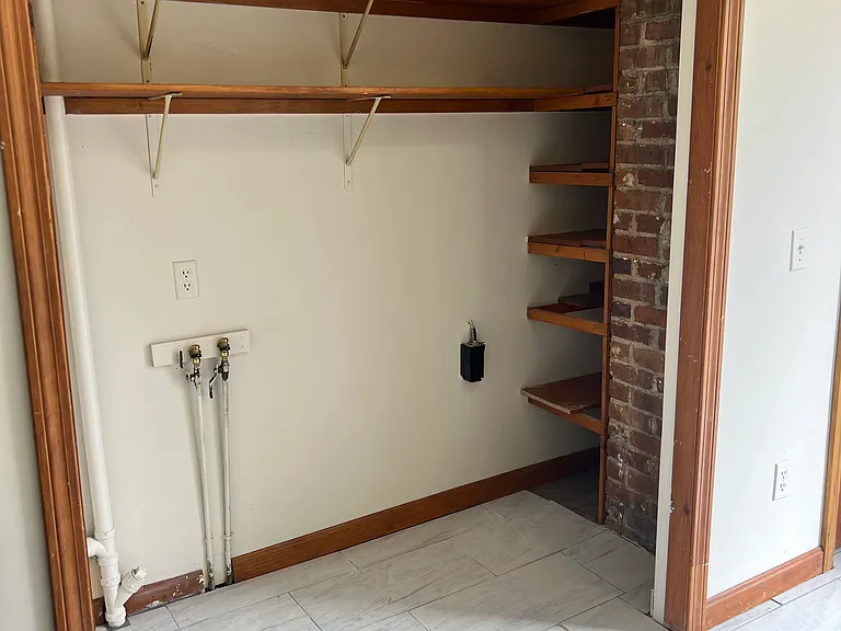 21 Clarke St #B — Photo 13