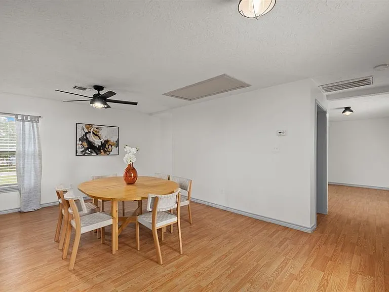 325 E A St — Photo 9