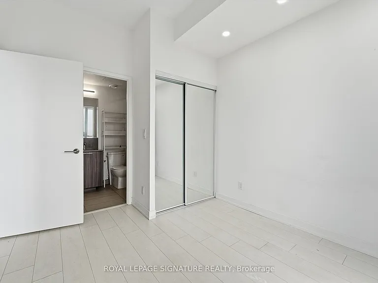 19 Western Battery Rd #1115 — Photo 10