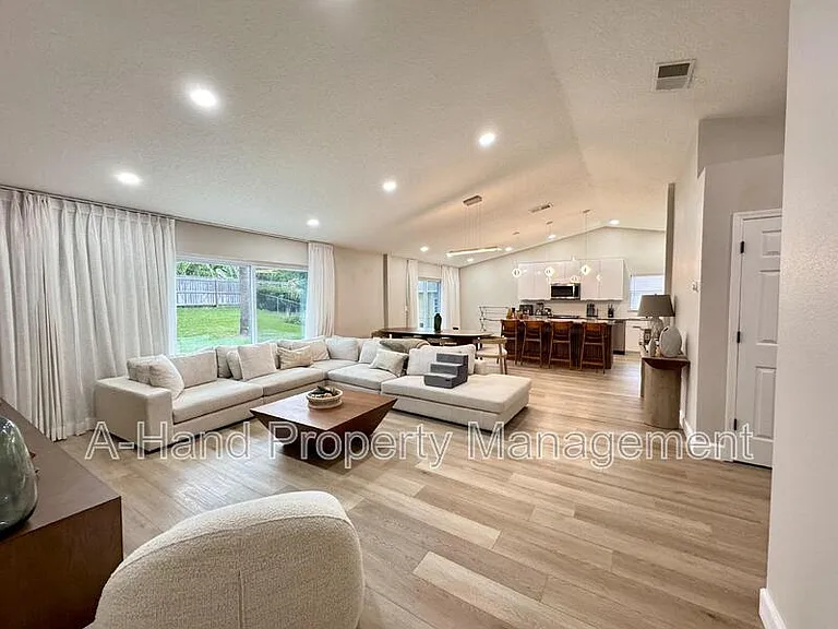 15912 Indian Wells Ct — Photo 8