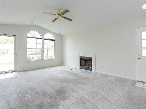 4th image of 533 E Redbud Ln