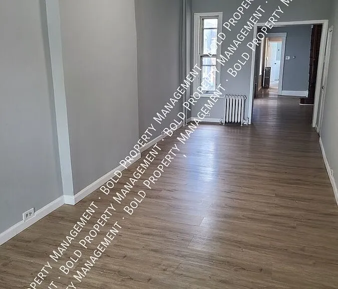 231 W Greenwich St #1 — Photo 4