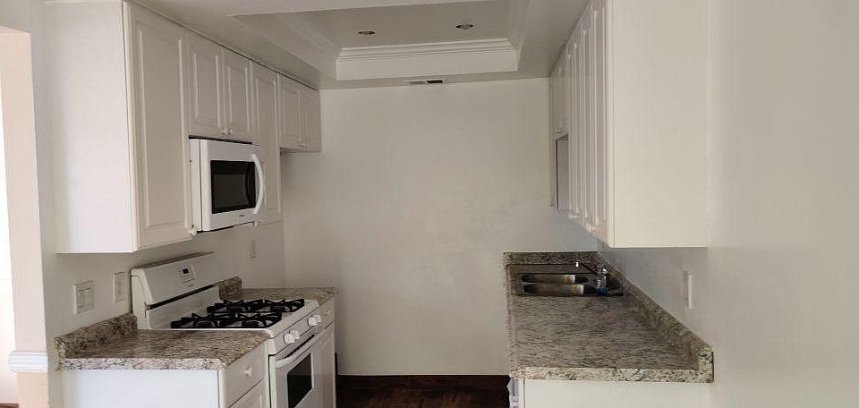 New Cabinets and Countertops in the Kitchen