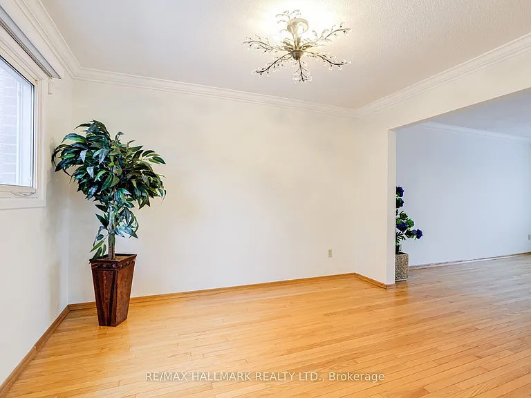 34 Harringay Cres — Photo 10