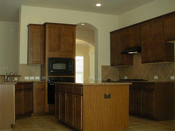 4th image of 3404 De Vinci Dr