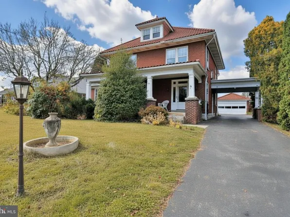 320 S 9th St, Akron, PA 17501