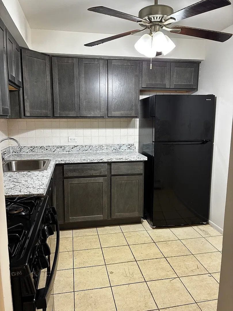 1 bed, 700 sqft, $1,300 — Photo 2