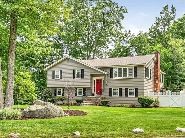 38 Cathy Rd, Chelmsford, MA 01824