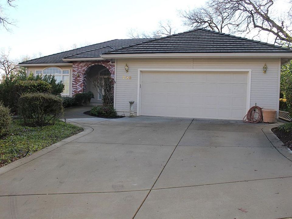 1st image of 728 Oak Crest Cir