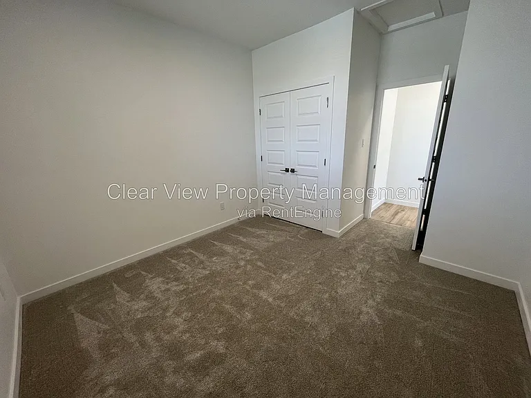 319 Aquitania Blvd W #UPPER LEVEL — Photo 13