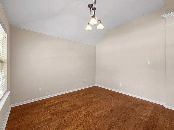 5th image of 3808 Noe Ln