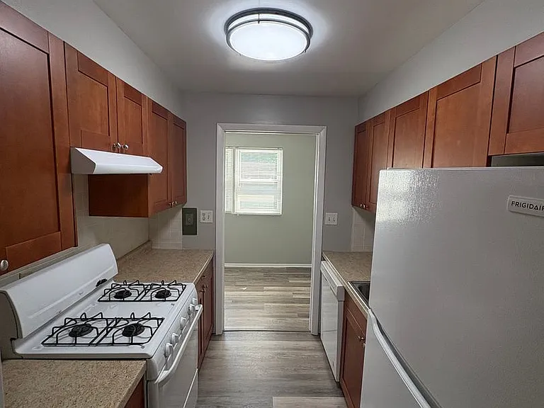Peoria Place Apartments — Photo 12