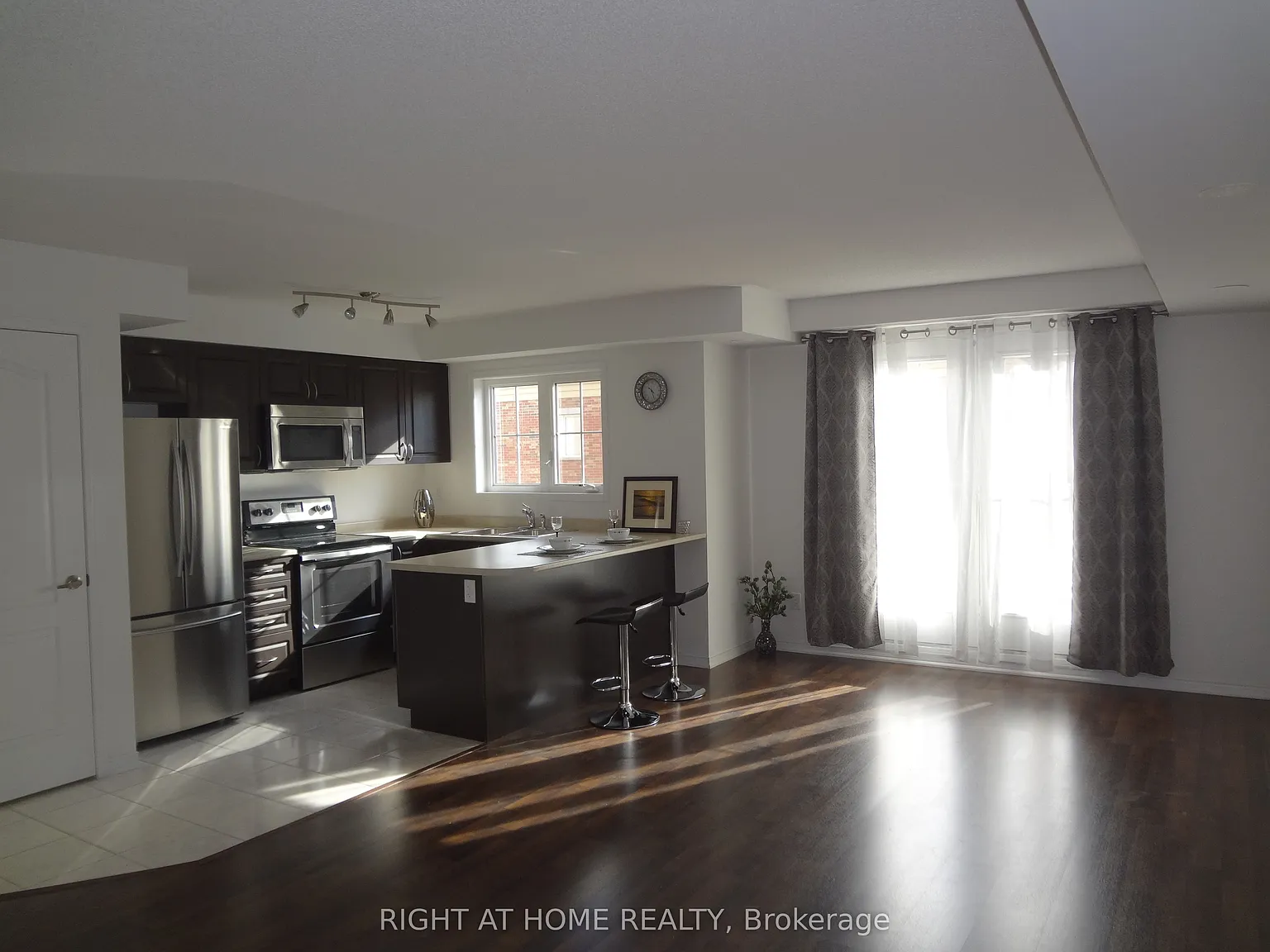2 bed, $2,700 — Photo 4