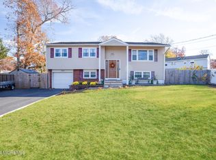 525 Raven Ct, Toms River, NJ
