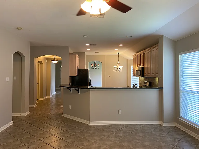 1727 Fallen Leaf Ln — Photo 5