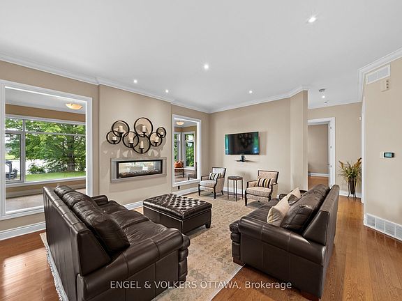 5th image of 5833 Rideau Valley Dr N