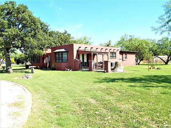 3rd image of 817 Tanglewood Dr