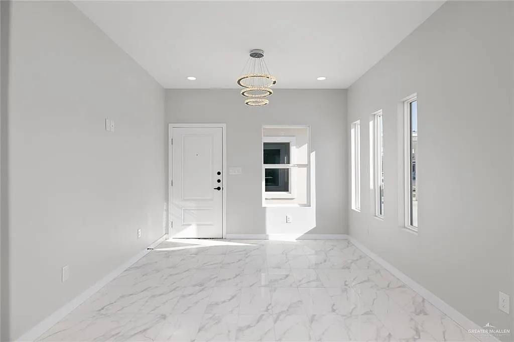 3 bed, 2.0 bath, 1050 sqft, $1,200 — Photo 3