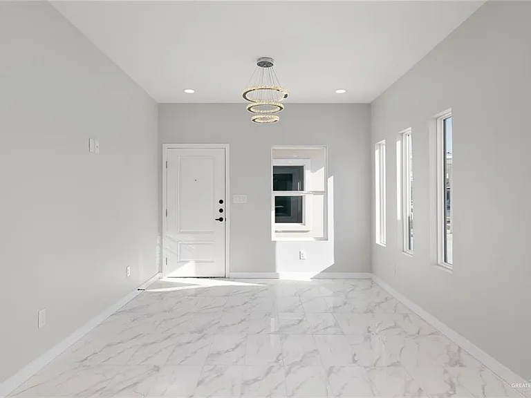 1007 N Woodson Ave #1 — Photo 5