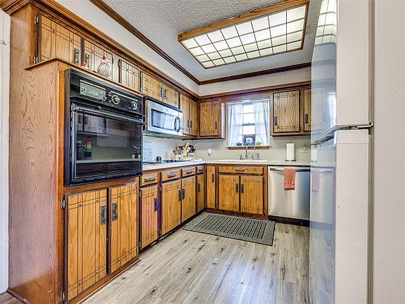 2nd image of 3204 W Woodlane Dr