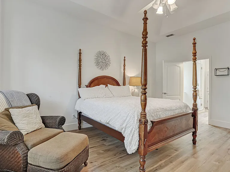 140 Oceans Edge Dr — Photo 23