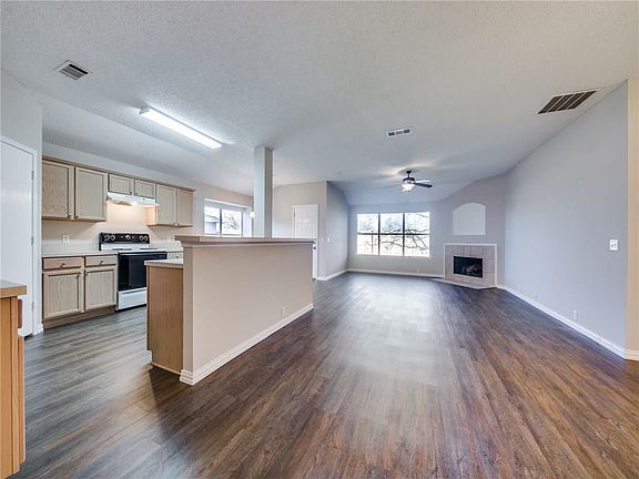 5th image of 216 Pinecrest Dr