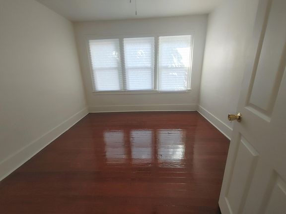 5th image of 3907 Bank St