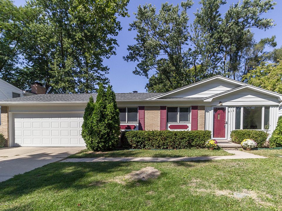 1st image of 812 Crown Blvd