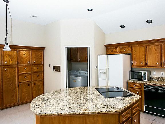 4th image of 3907 Cedar Valley Dr