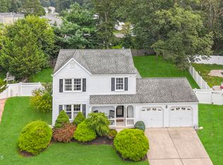 22 Providence Ln, Howell, NJ 07731