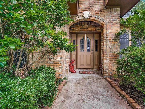 5th image of 108 Waterlily St