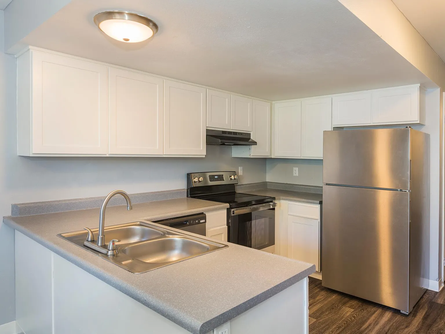 Carefree Village Townhomes — Photo 2