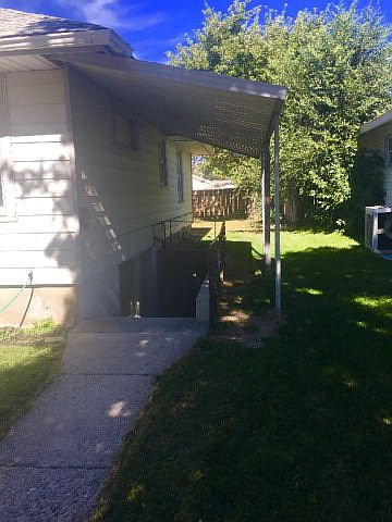2nd image of 1236 E Clark St