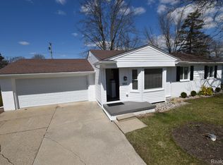 1053 Holly Spring Ln, Grand Blanc, MI 48439