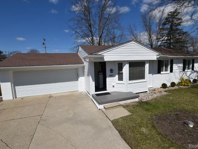 1053 Holly Spring Ln, Grand Blanc, MI, 48439
