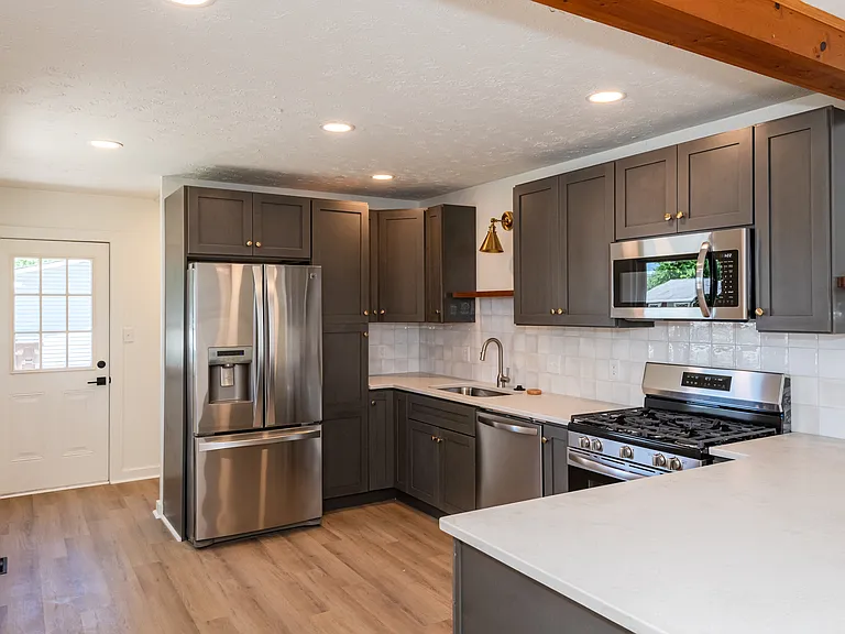 77 Ridgebury Dr — Photo 11