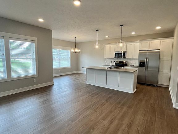 3rd image of 3168 Elmwood Centre Dr