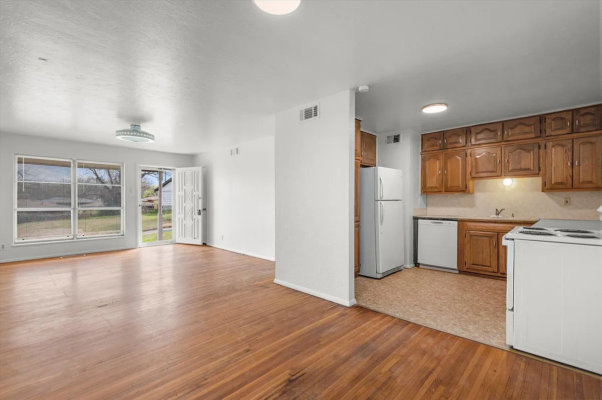 Building Photo - 505 SE Greystone Ave