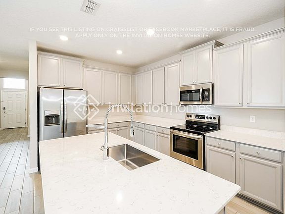 5th image of 9823 Lemon Grass Ln