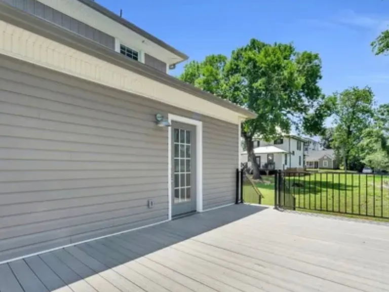 106 Grace St — Photo 33