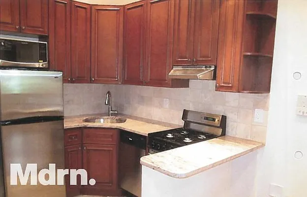 Rented by Mdrn Residential | media 3