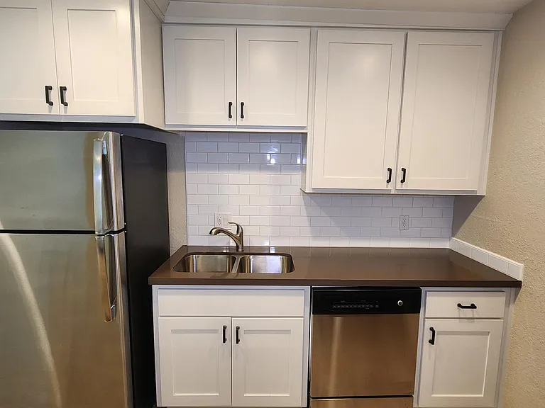 2222 I St #13 — Photo 11