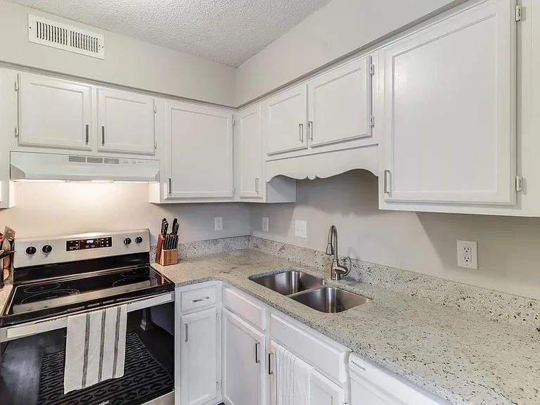 1050 Planters Pl — Photo 11